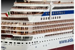 Cruiser Ship AIDA><noscript><img width=