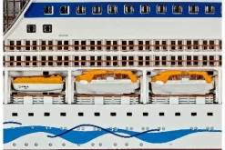 Cruiser Ship AIDA><noscript><img width=