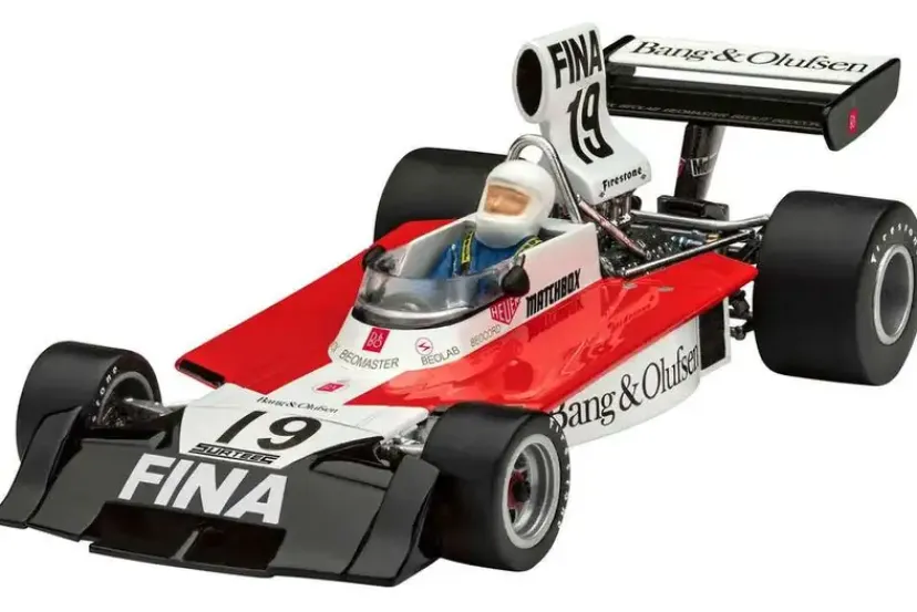 Surtees TS16/03 1:32>Revell Hot
